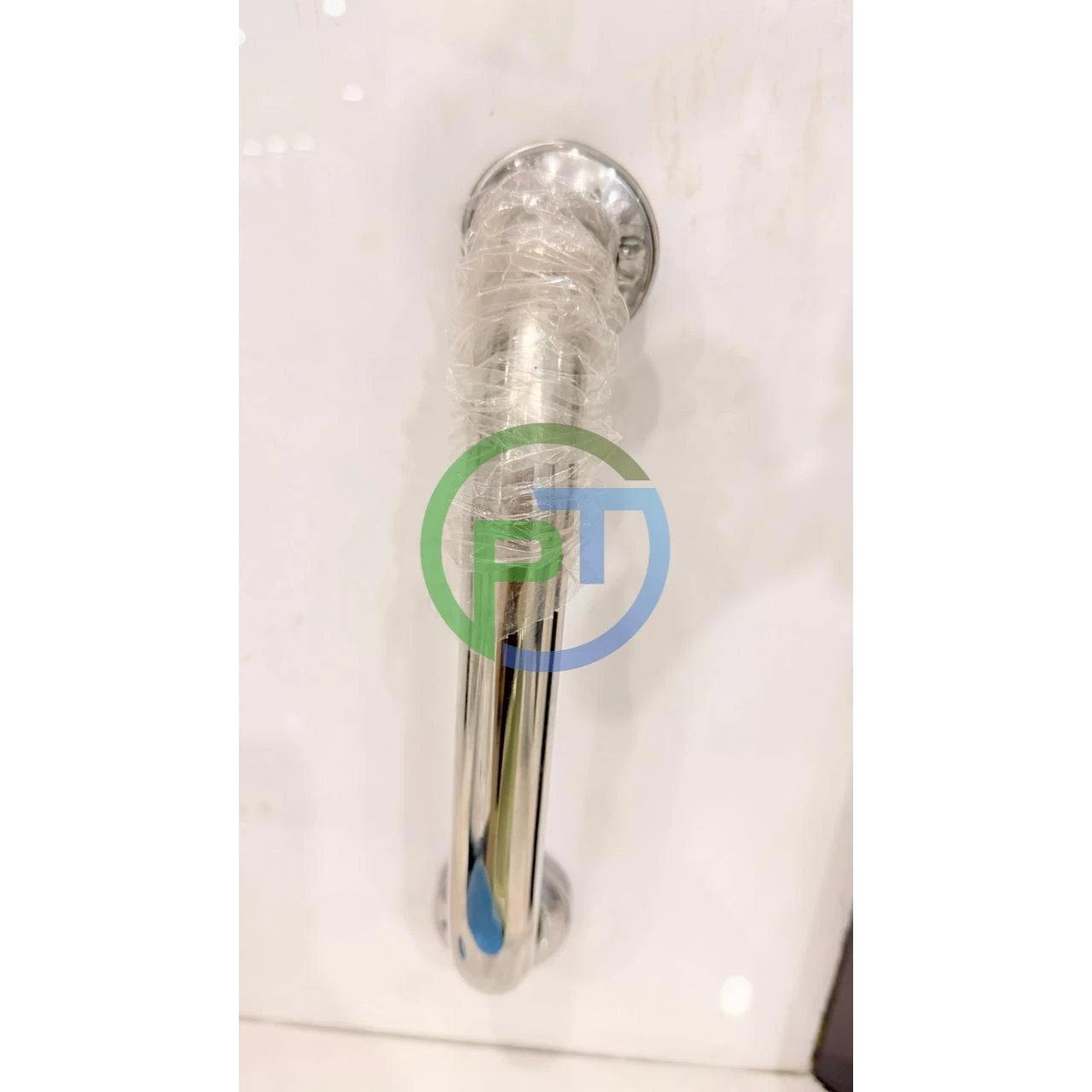 Large chrome bathroom grab handle in Lahore